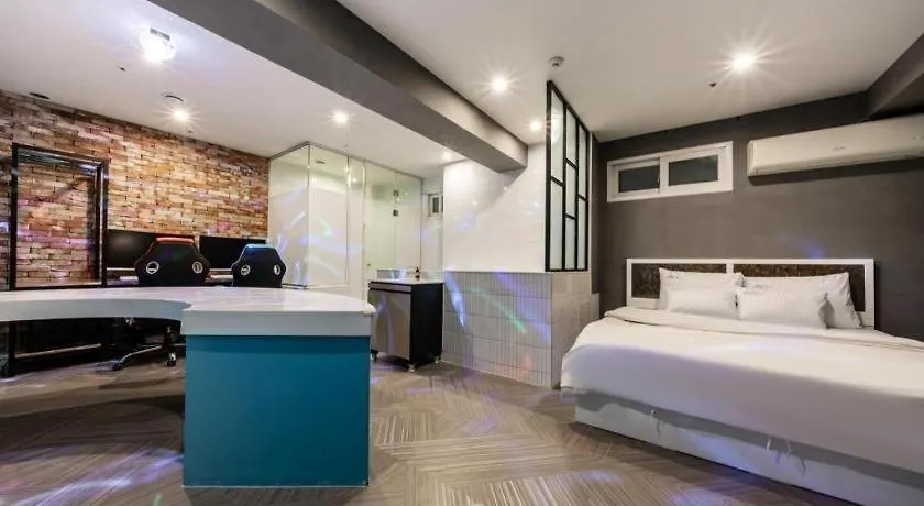 Plein Hotel Seoul 2*,
